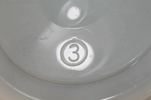 Tapa a Presión de Repuesto Rubbermaid Servin Saver SOLO 0029 #3 Redonda Almendra 7 1/8" - Imagen 6 de 9