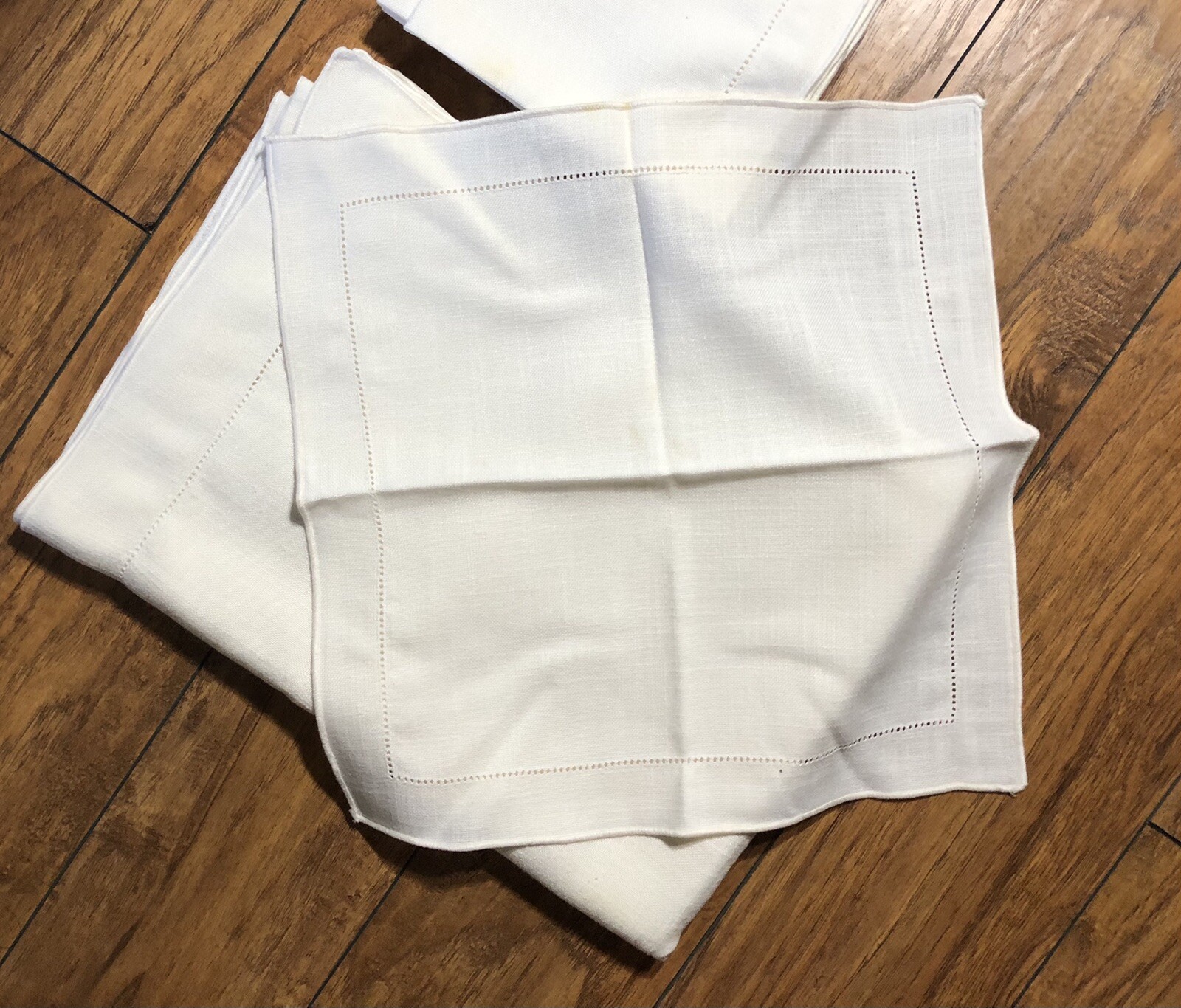 Set of 9 OFF WHITE W Embroidery(1Cover Table 67"X51"+8 Dinner Napkin 16"x 16"e)