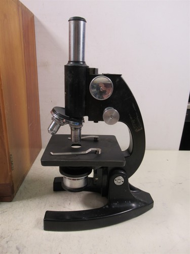 Bausch & Lomb Optical Vintage Microscope Monocular with 3 Objectives Wood Case - 第 6/24 張圖片