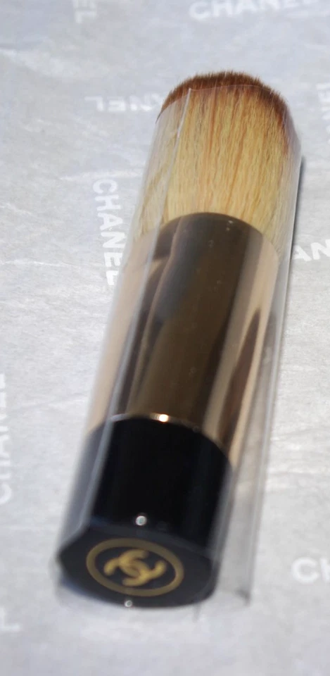 CHANEL VERITABLE PINCEAU KABUKI NEUF