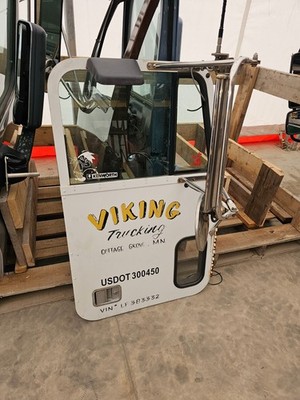 1990 Freightliner Conventional RH Door Assembly A18-28016-014