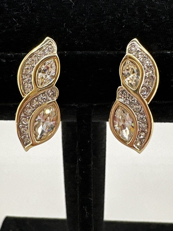 Vintage Swarovski Signed S.A.L. Rhinestone Earrings Gold Tone Clip On.