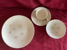 Vintage 4 Piece Set of Star Glow Snowflake Pattern Ovenproof Dinnerware