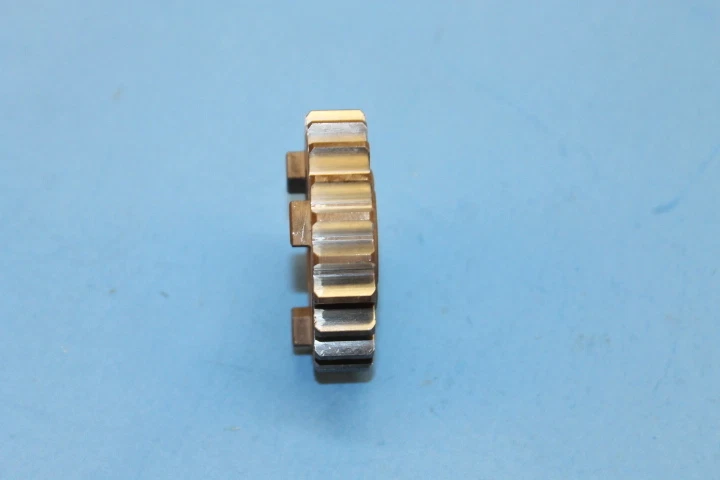 NOS YAMAHA R3 YR1 YR2 1967-1969 TERCERA RUEDA ENGRANAJE PIEZA # 168-17231-00-00  Foto 3 de 4