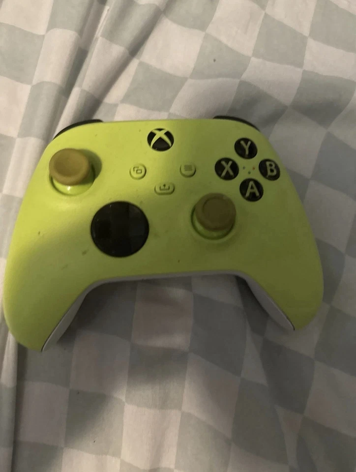 Microsoft Xbox One S Home Console White, 512GB with Controller - Image 2 of 2