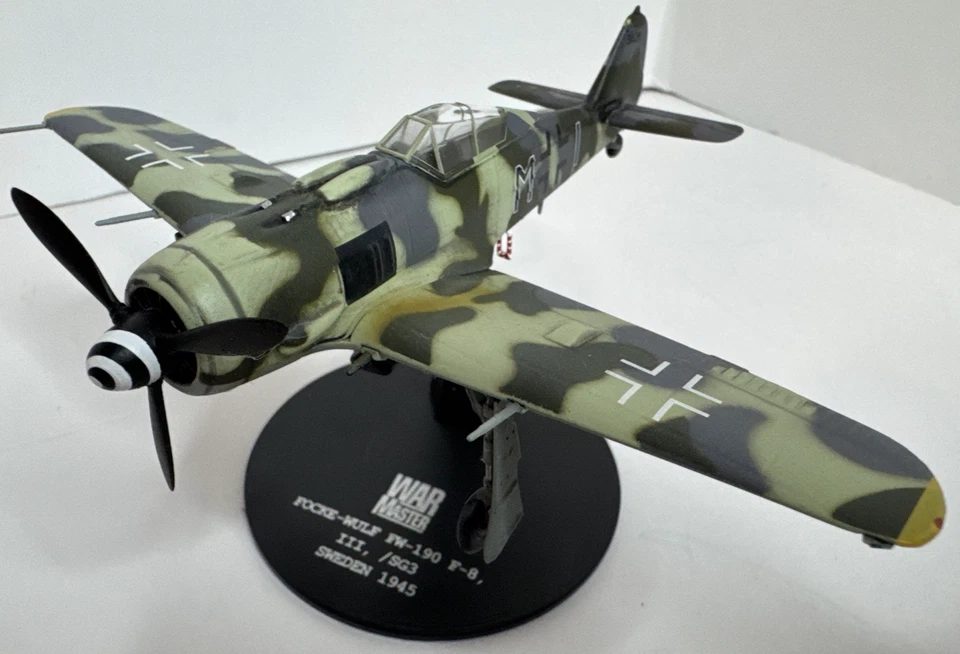 FOCKE-WULF FW 190 F-8 - III SG3 Suecia 1945 - Maestro de Guerra Segunda Guerra Mundial - 1/72 Die Cast Foto 2 de 4