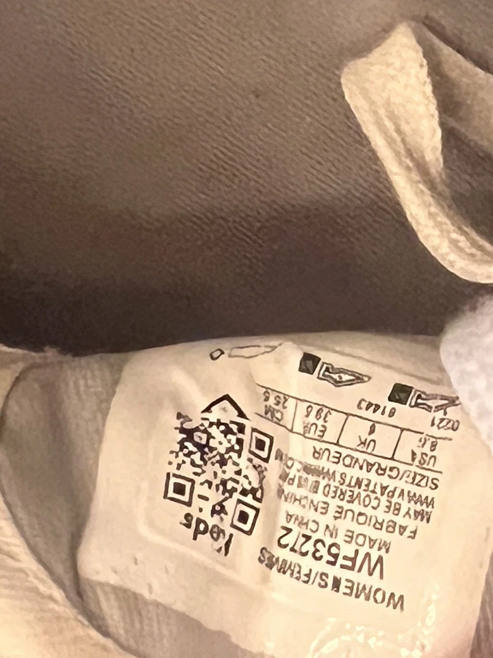 Keds Kate Spade Champion Glitter 🤍 Sneakers US 8.5, white Satin Ribbon NEW - Image 4 of 4