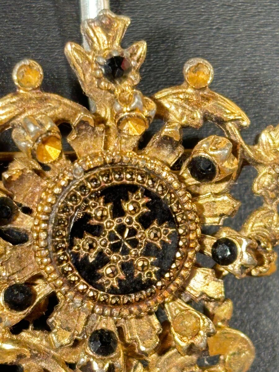 Vtg Sphinx Pin Brooch Gold Tone French Jet Rhinestone Vtg Sphinx Pin Brooch Gold Tone French Jet Rhinestone