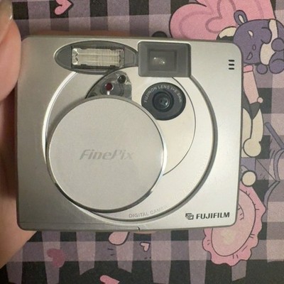 Fujifilm FinePix 30i Compact Digital Camera 2.0 MP Audio Recording