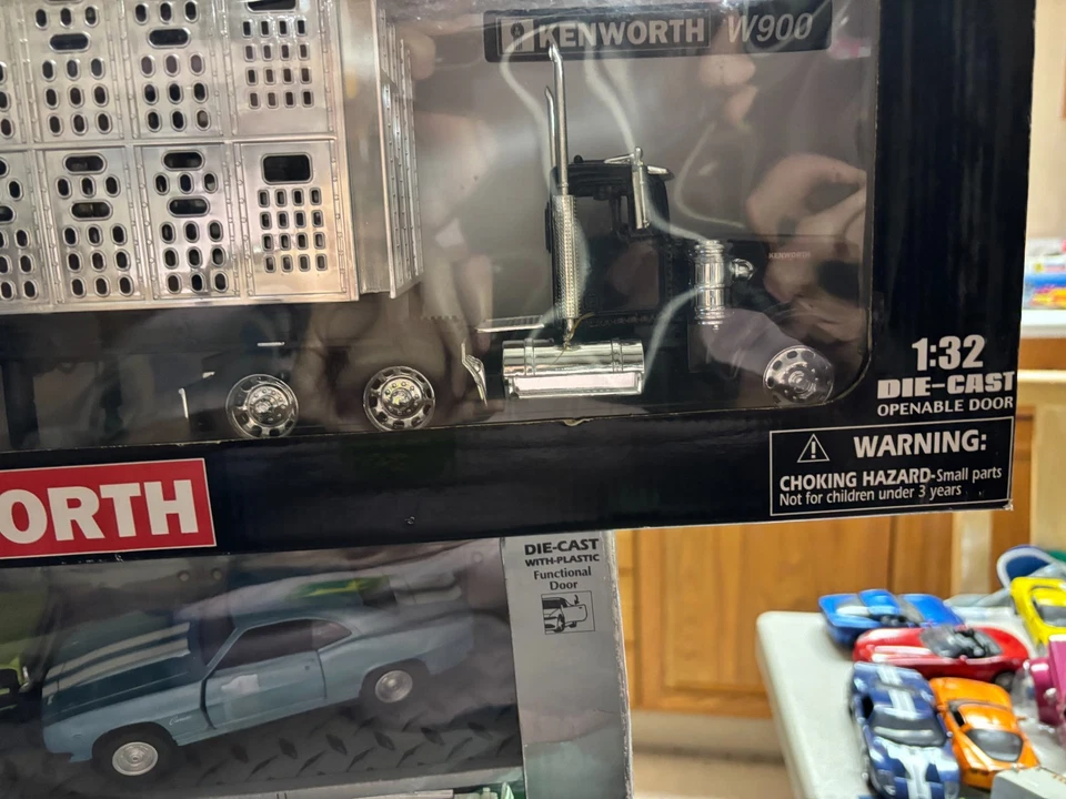 1/32 NEW RAY  KEN W900 DC ST W/ LIVESTOCK TRAILER # B 690 - Image 2 of 2