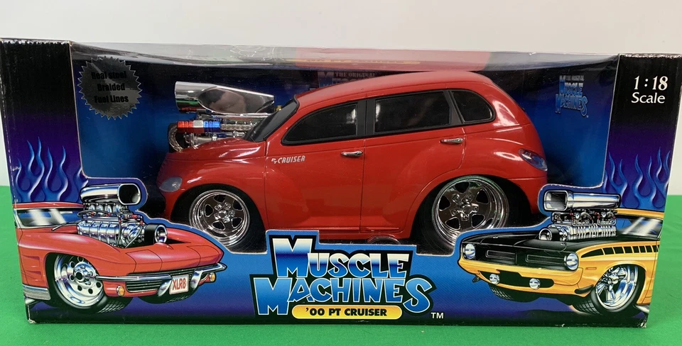 Die Cast MUSCLE MACHINES 00 PT CRUISER IN RED 1/18 SCALE NIB - Image 2 of 4