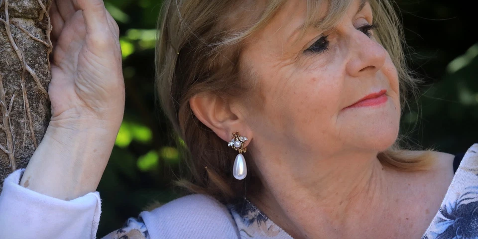Boucles d'oreilles Clip on Doré Insect Abeille Fausse Perle Goutte Blanc QD1 - Photo 2/4