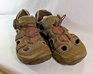 closed toe water hiking shoes