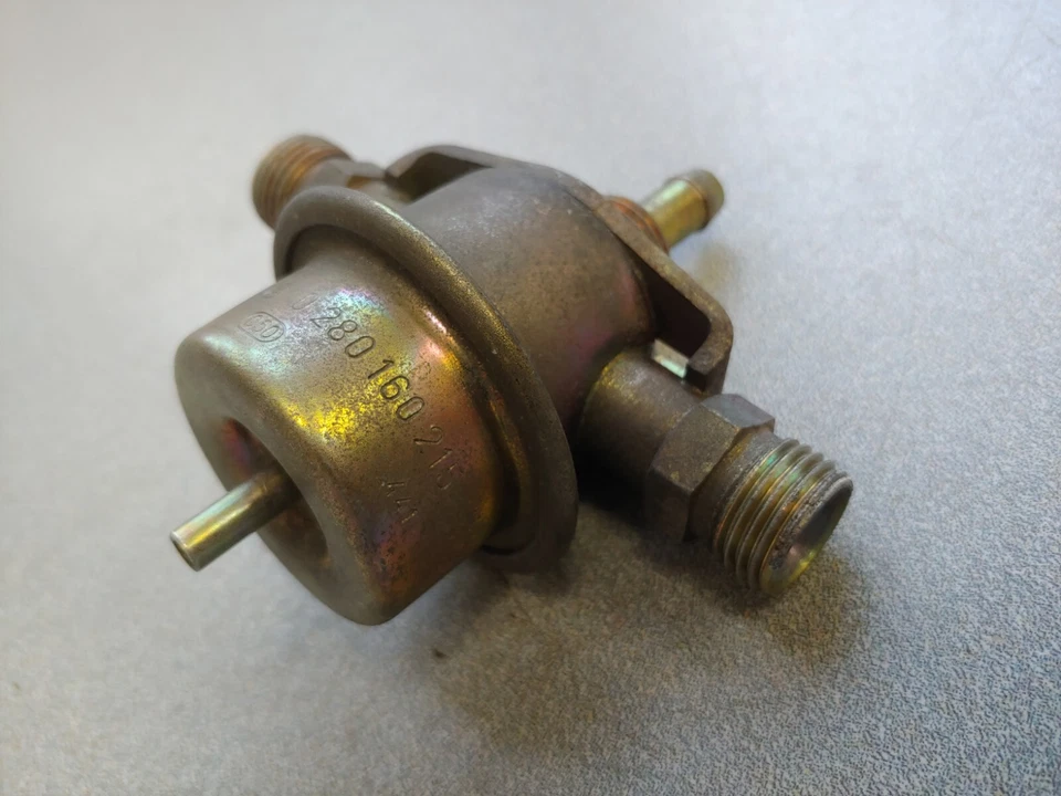 VERY NICE USED ORIGINAL PORSCHE 911 3.2 CARRERA 928 FUEL PRESSURE REGULATOR - Изображение 4 из 4