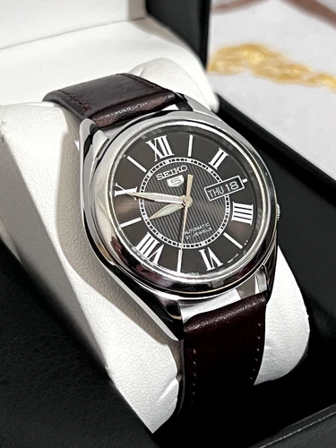 Seiko 5 7S26 0280 Black Roman Dial Day Date Automatic Watch Vintage 1988 Watch