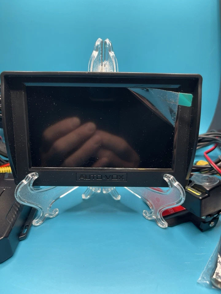 AUTO-VOX Wireless Backup Parking System Camera Kit- M1W - Image 4 of 4