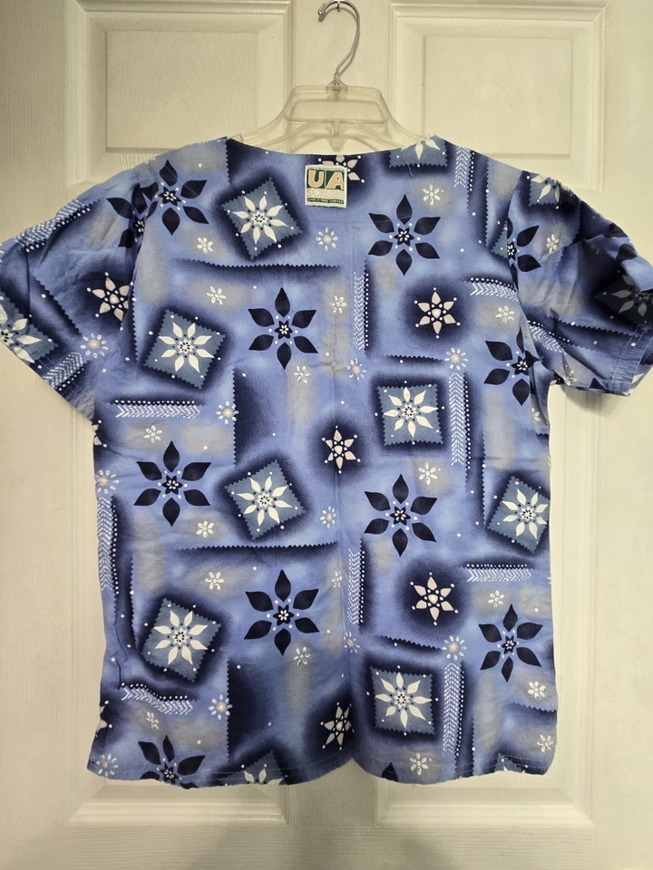 Blusa Médica UA Talla XS-Azul/Blanco INVIERNO Copos de Nieve-Pecho 20.5"/L 25" Foto 2 de 4