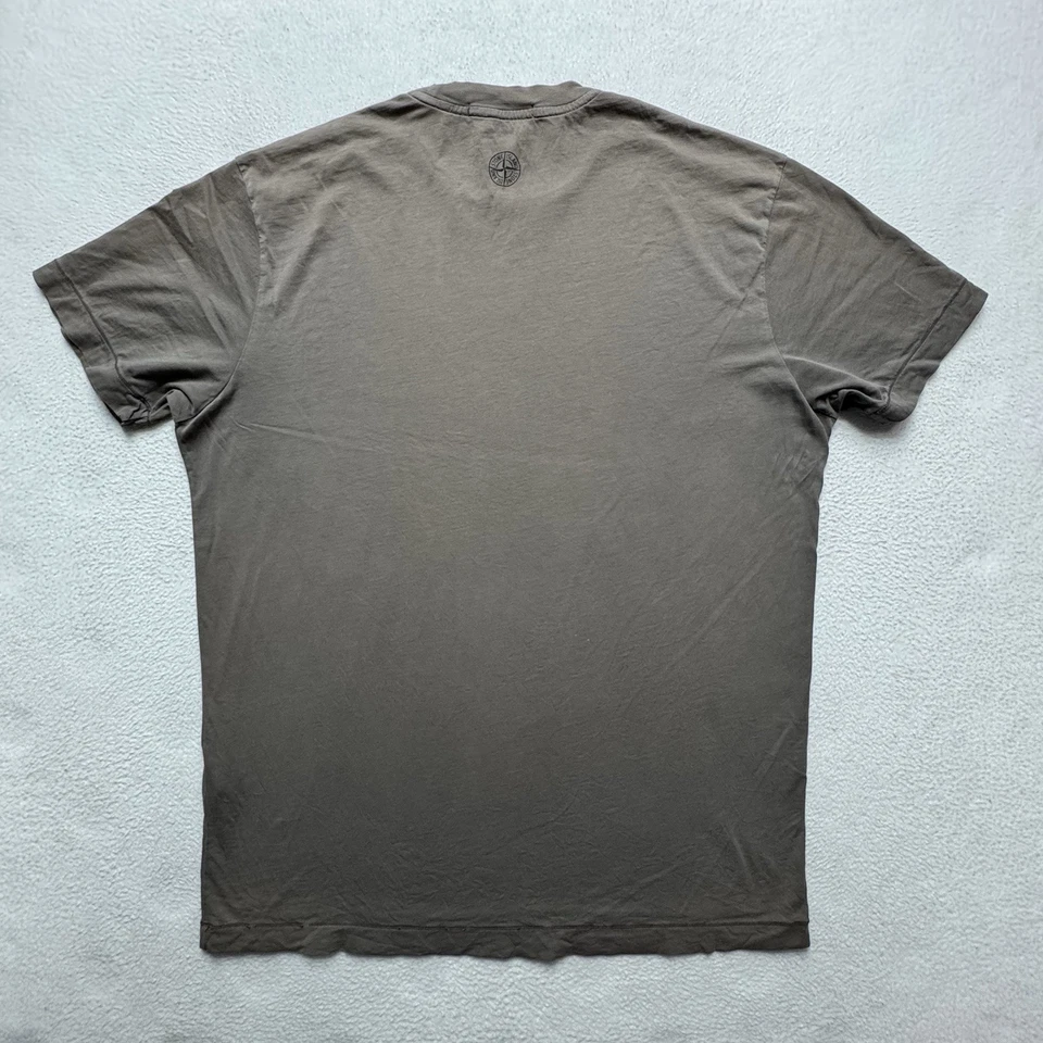 Stone Island The Letter Series Camiseta Gráfica Marrón Taupe Verde Malla Estampado XXL Foto 2 de 4