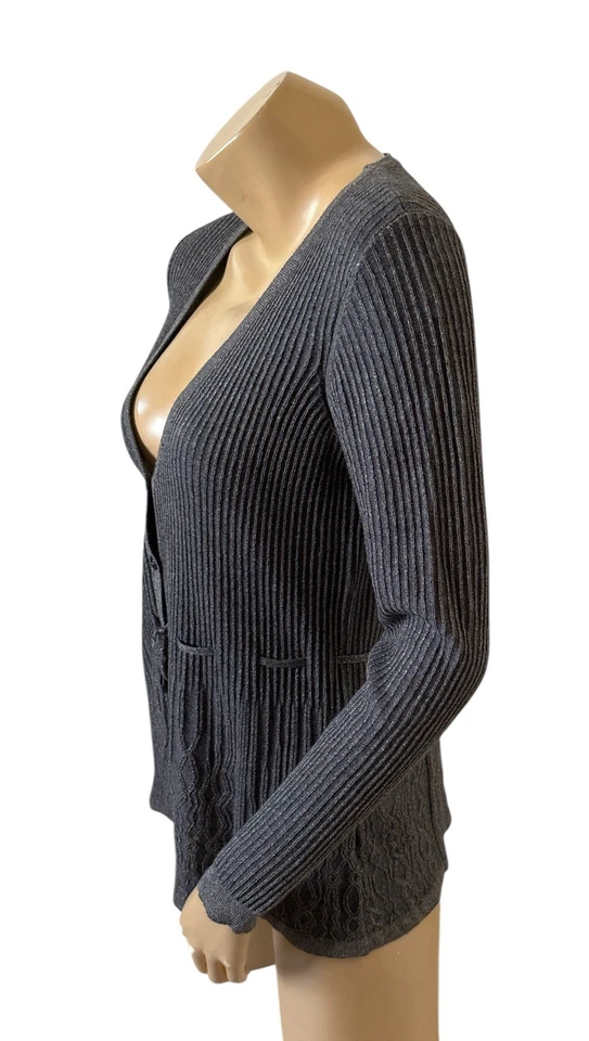 Camisa tejida con botones de manga larga gris dorada talla pequeña DAISY FUENTES para mujer Foto 2 de 4