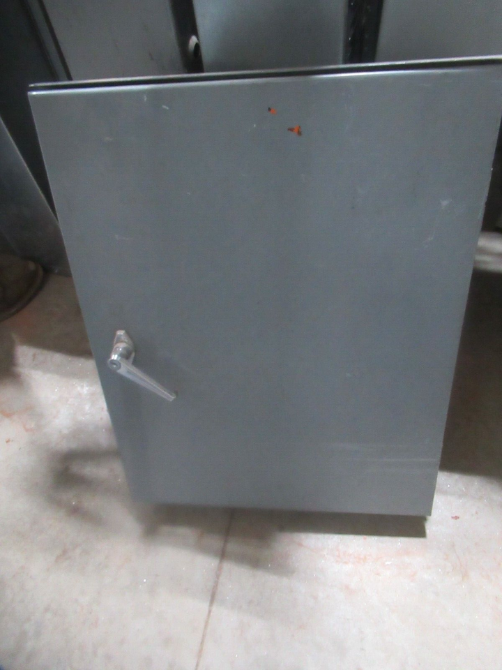 square-d-nf-panelboard-125a-main-lug-600v-3ph-4w-12-ckt-nema-3r