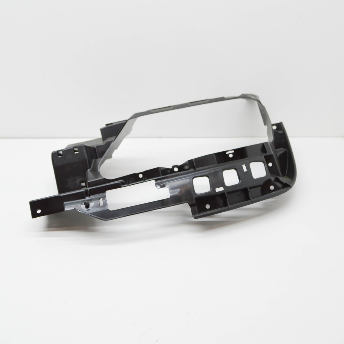 uk05ページ 3ー⑧ NEW AUDI A5 F53 REAR LEFT BUMPER BRACKET 8W6807347A ORIGINAL NO