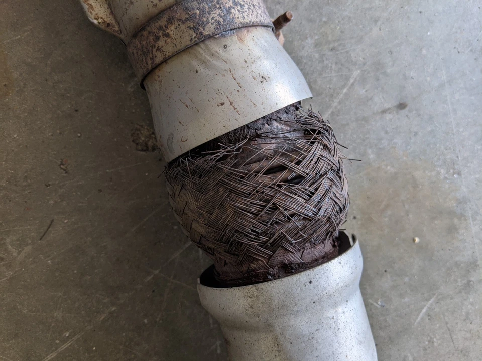 INFINITI FX50 2009-2013 OEM SILENCIADOR ESCAPE FLEX Y TUBO MONTAJE 5,0 L Foto 3 de 4