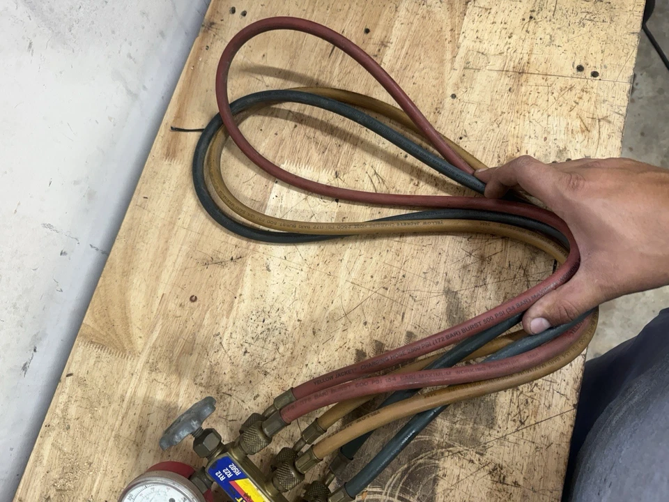 Medidores de colector de prueba y carga Yellow Jacket R-12 R-22 R-502 con mangueras Ritchie Foto 2 de 4