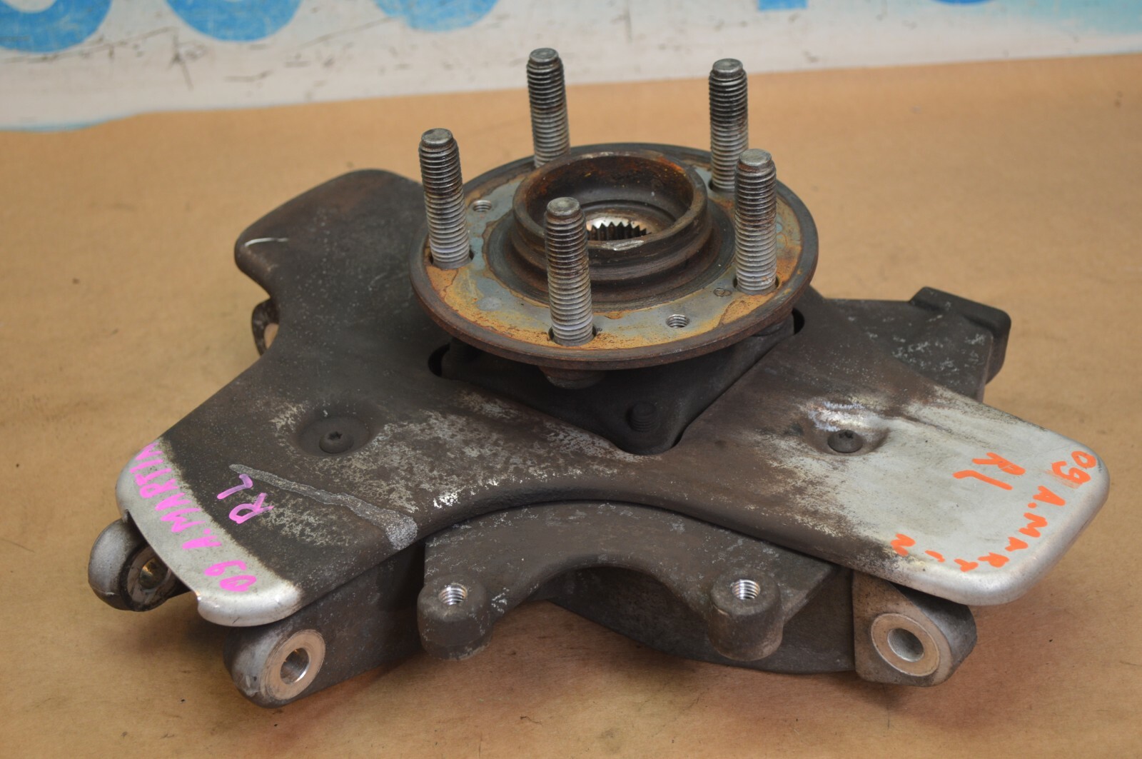 2009 ASTON MARTIN VANTAGE V8 REAR LEFT DRIVER SIDE SPINDLE KNUCKLE HUB BEARING