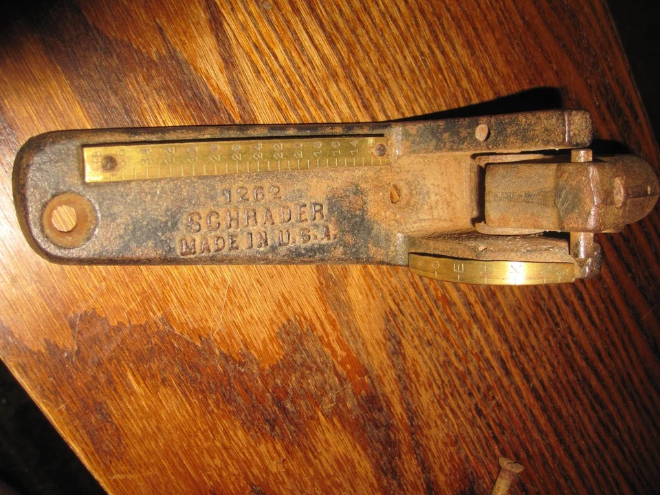 Herramienta de conversión de válvulas Schrader # 1262 Anitque / Vintage; Hecho en EE. UU.; Hierro fundido Foto 4 de 4