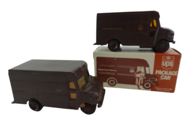 2 UPS United Parcel Service 1977 Vintage P-600 Package Car Delivery Truck & Box