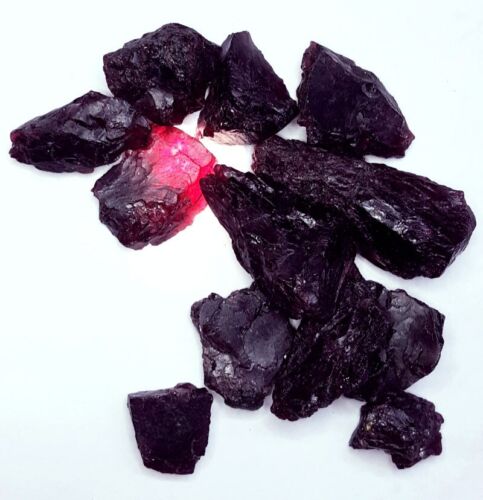 573,17 Karat loser Edelstein 100 % natürlicher roter Granat ungeschnitten grob undurchsichtig Edelsteine - Bild 1 von 7