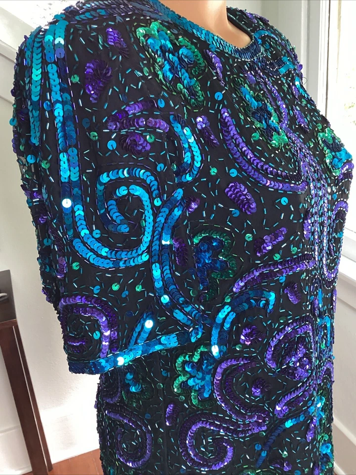 De Colección Lawrence Kazar Seda Lentejuelas Cuentas Top Ramo Verde Azulado Negro Púrpura Formal Talla PS Foto 4 de 4