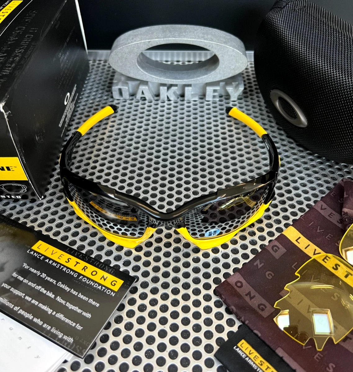 Preços baixos em Óculos de Sol Oakley livestrong | eBay