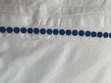 Pottery Barn Flat Sheet White / Navy Design