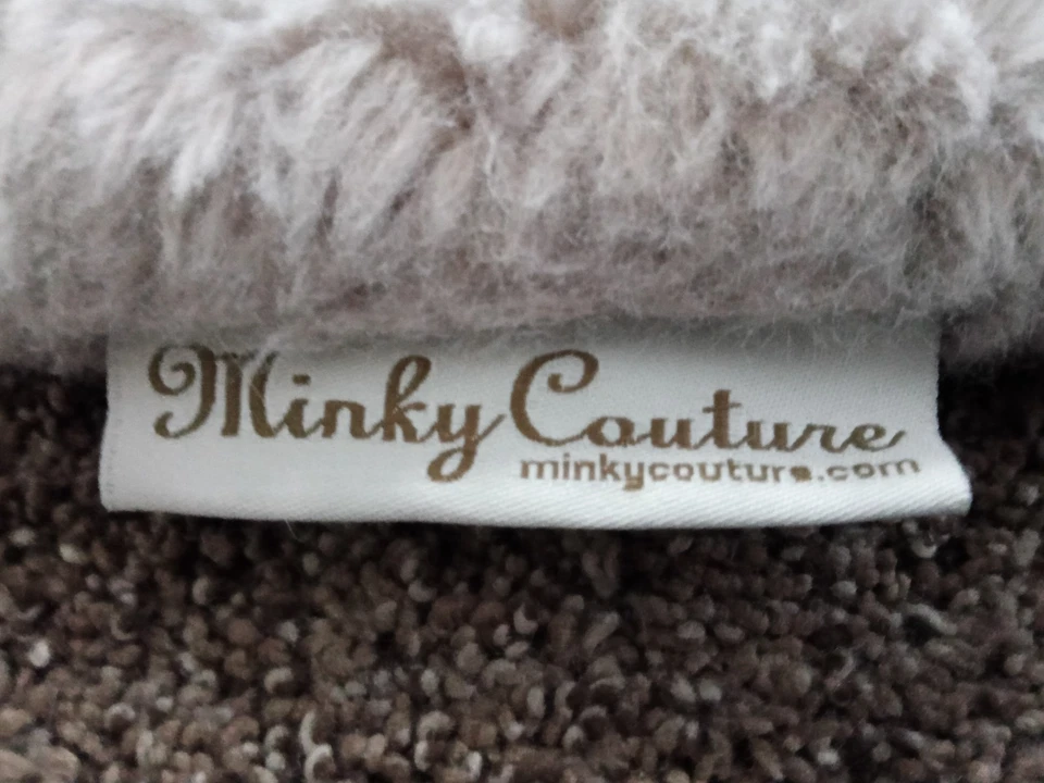 Manta Minky Couture gris suave 5 por 4 pies muy buen estado  Foto 2 de 4