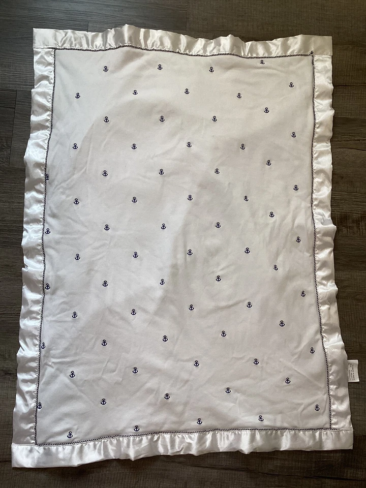 Детское одеяло Little Me Blue Anchor белое атласное шелковистая отделка и спина 38 x 29 дюймов 17356 - Изображение 3 из 4