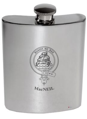 MacNeil Family Crest 6 Unzen poliertes Zinn Nierenflasche