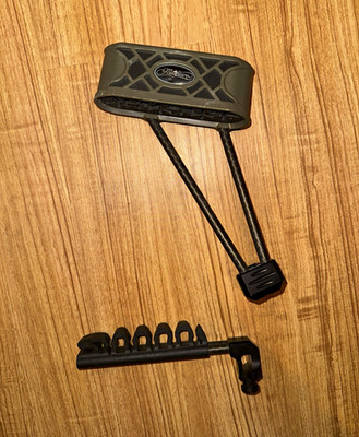 Mathews Lowpro fixed Bow Green with Arrow Gripper Mount Bracket