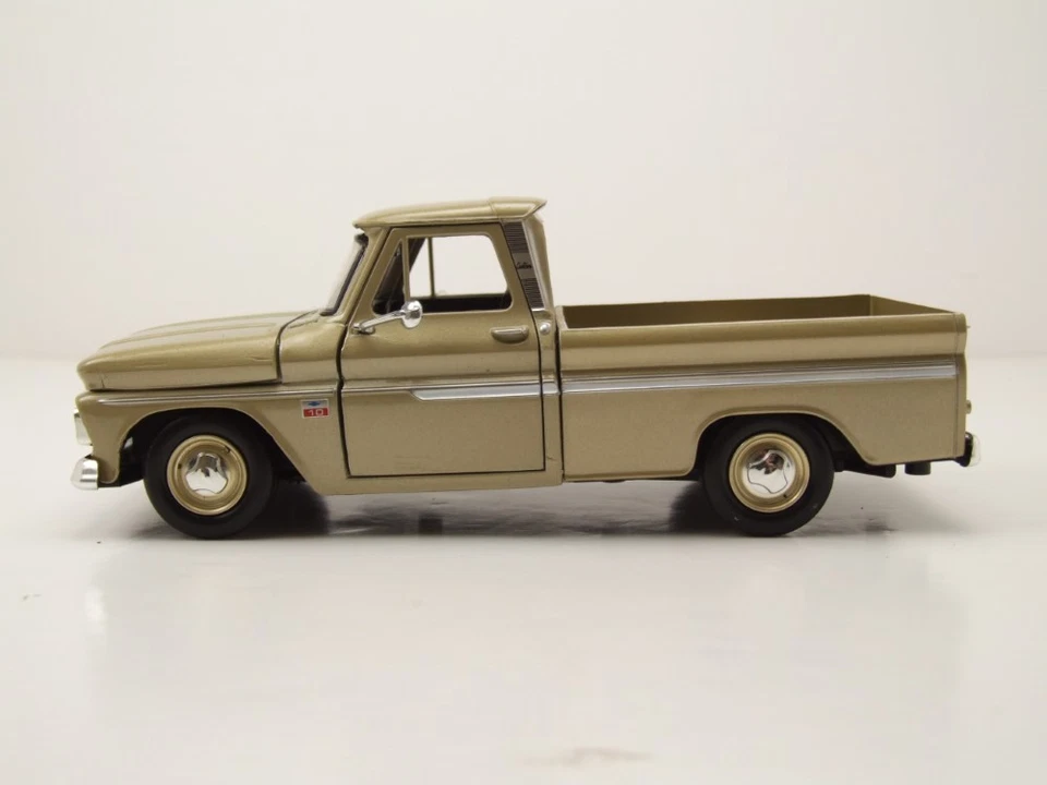 Chevrolet C-10 Fleetside Pick-Up 1966 Gold Modèle Auto 1:24 MotorMax - Photo 3/4