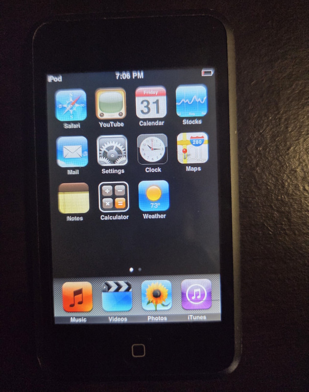 Apple iPod touch 1st Gen 16GB Black/Silver Media Player Touchscreen Video