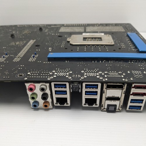 ASUS P8Z77-V DELUXE Motherboard LGA 1155DDR3ATX - Picture 3 of 4