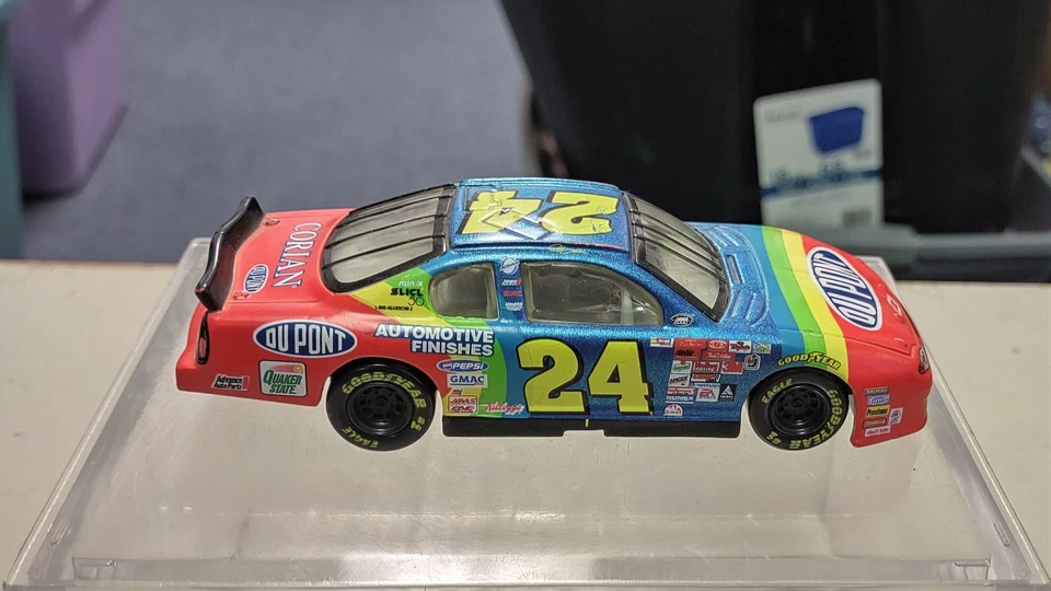 2000 Hasbro 1:43 #24 Jeff Gordon/Dupont Monte Carlo Diecast Car Loose - Изображение 3 из 4