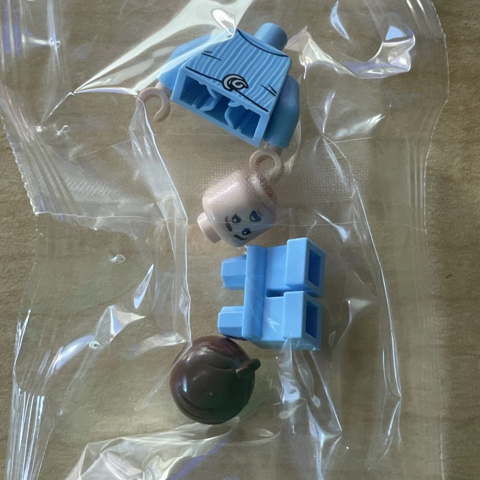 LEGO 76390 - Harry Potter - 2021 Advent Calendar - Dudley Dursley (Striped PJs) - Image 4 of 4