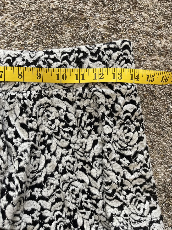 Pantalones Cortos Para Mujer Rachael & Chloe Negro Blanco Floral Encaje Superpuesto Talla Grande Foto 4 de 4