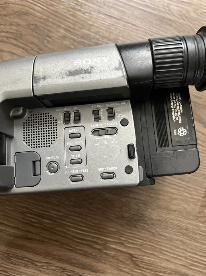 SONY HANDYCAM CCD-TRV11E CAMCORDER VIDEO-8 VIDEO CAMERA ANALOGUE 8MM - Image 2 of 4