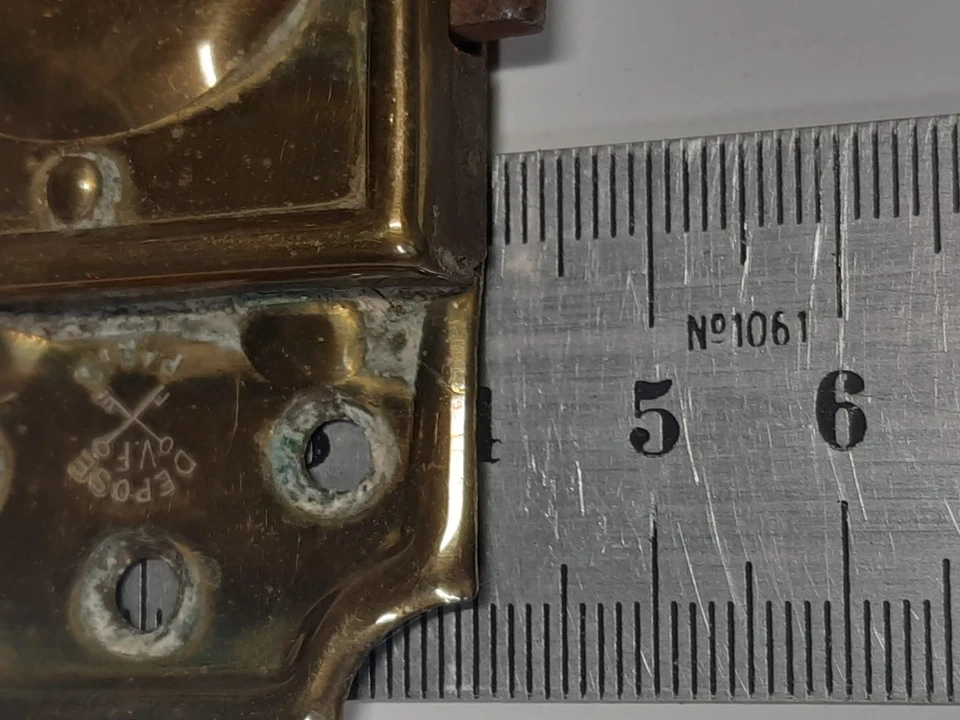 Ancien verrou de porte en laiton - Marqué "VF Paris"  - Targette serrure loquet - Photo 4/4