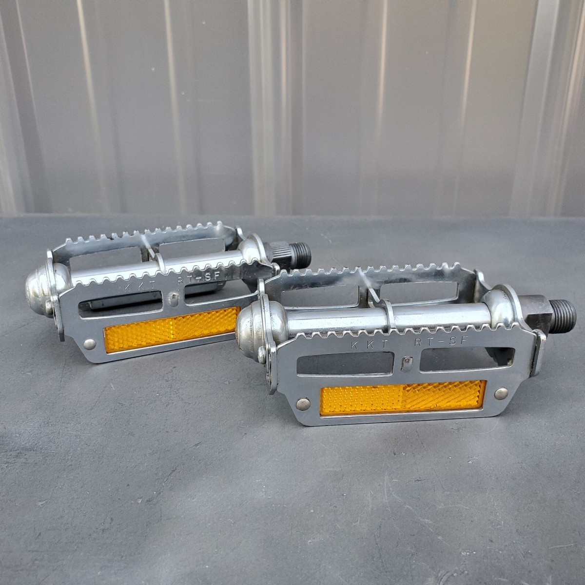 KKT RT-SF Vintage Pedals Bicycle Old School BMX Cruiser KKT RT-SF Vintage Pedals Bicycle Old School BMX Cruiser
