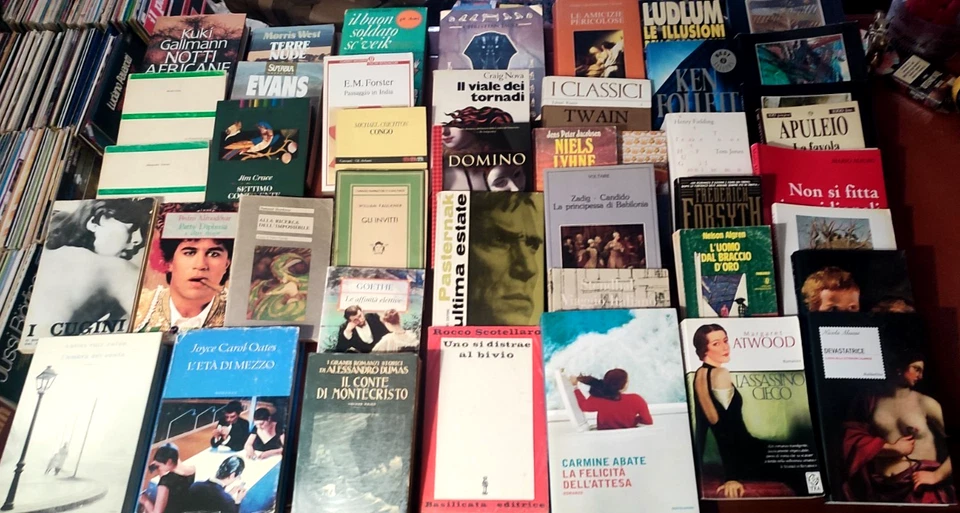 NARRATIVA lotto misto classici/contemporanei , italiani/stranieri  50 libri - Immagine 2 di 3