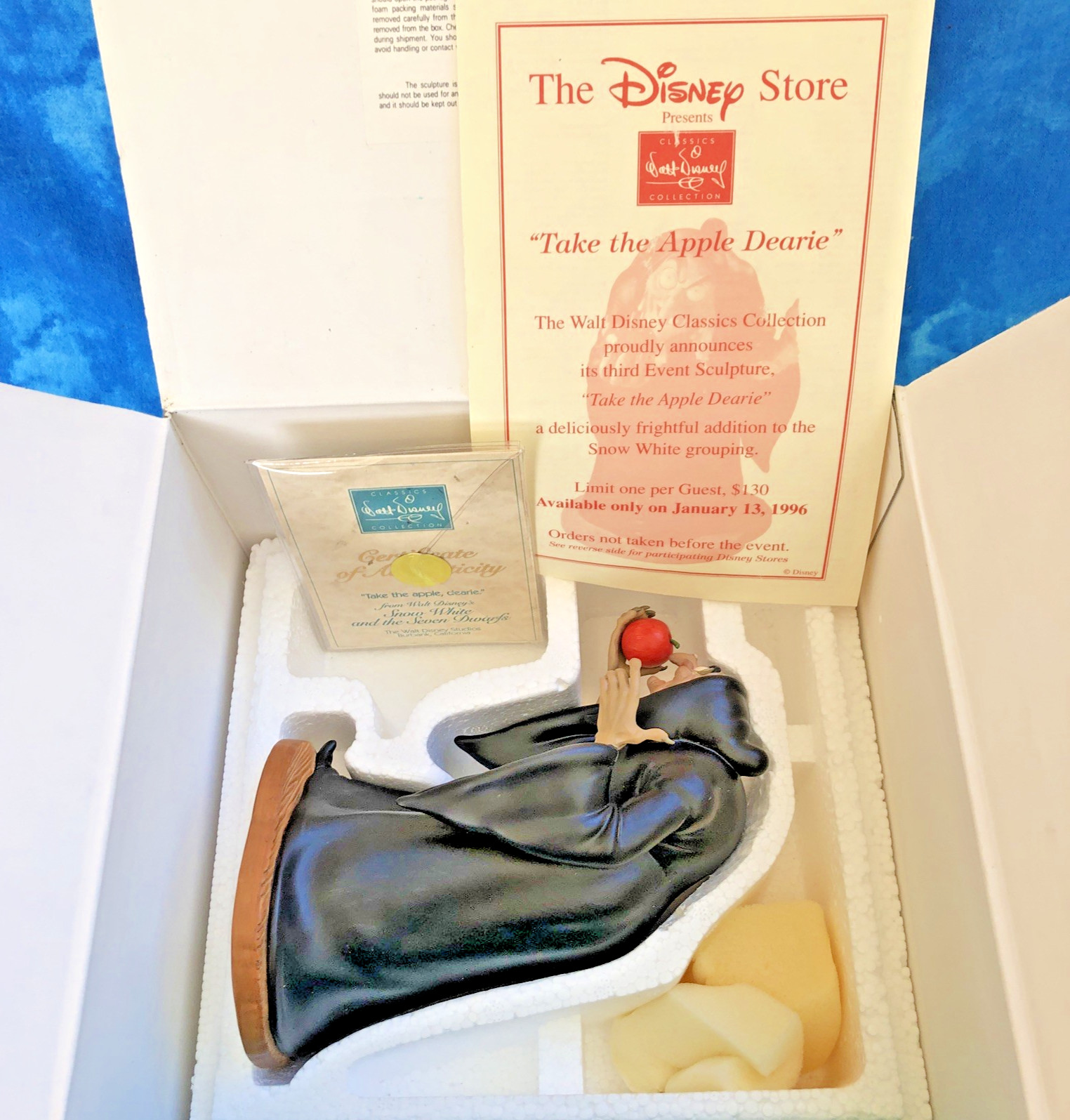 WDCC Disney Snow White & Seven Dwarfs Take The Apple Dearie Figurine Witch W/Box