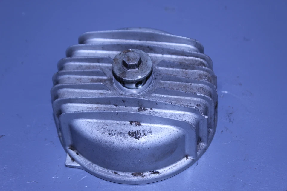 1983 YAMAHA VENTURE ROYALE XVZ1200D ENGINE OIL FILTER COVER - Image 4 of 4